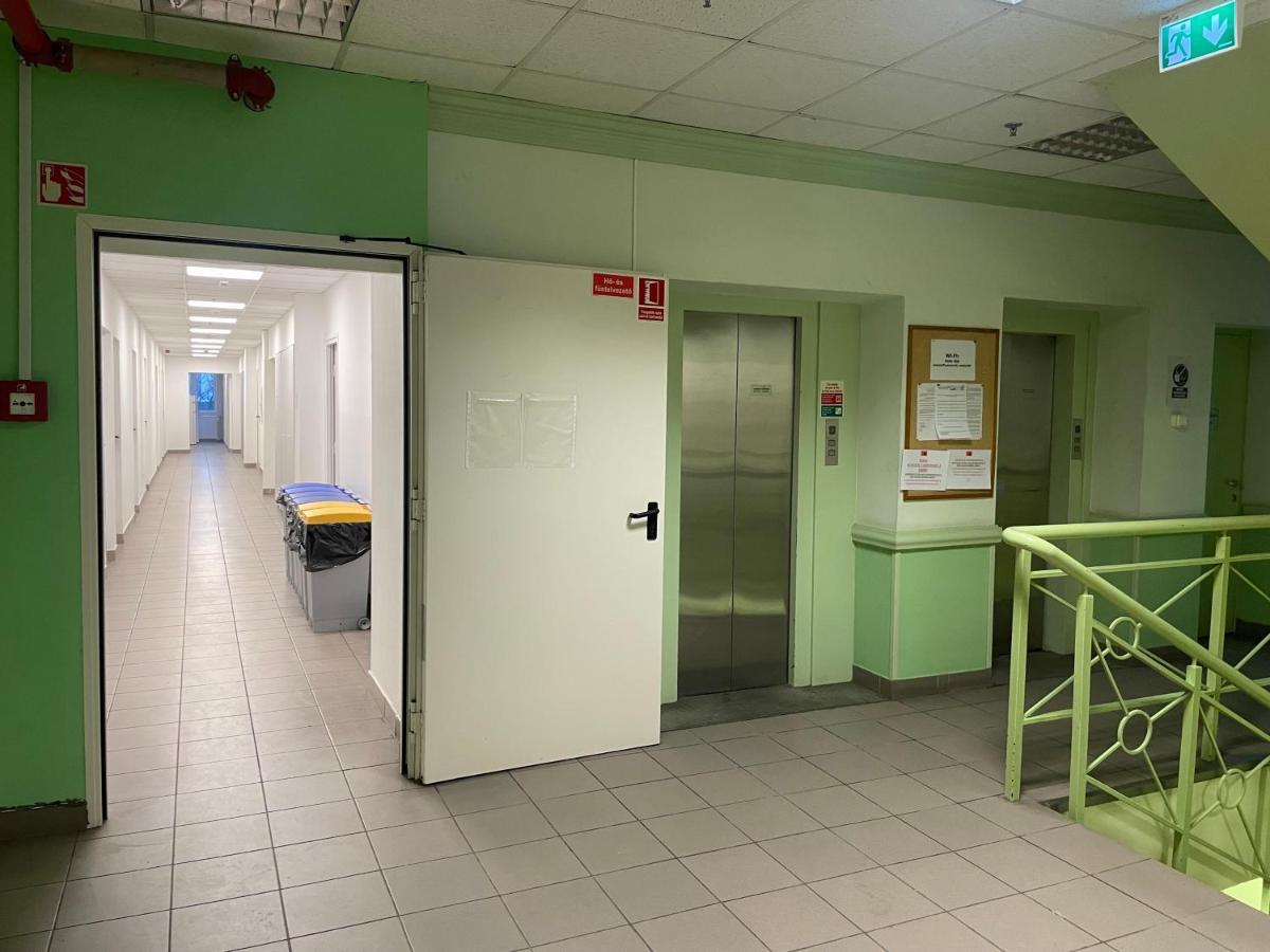 The College Group Hostel بودابست المظهر الخارجي الصورة