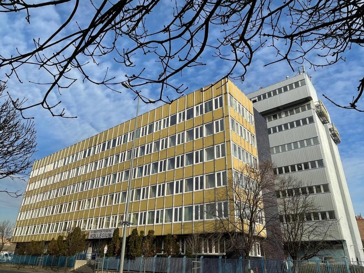The College Group Hostel بودابست المظهر الخارجي الصورة